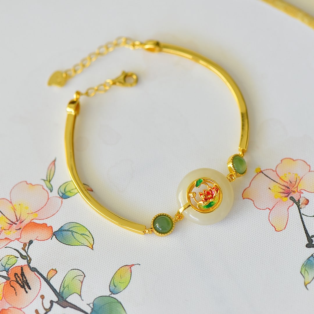 An Exquisite Sterling Silver-Gold Plated Inlaid White Jade Bracelet: An Exquisite Sterling Silver-Gold Plated Inlaid White Jade Bracelet 纯银镀金镶白玉手镯