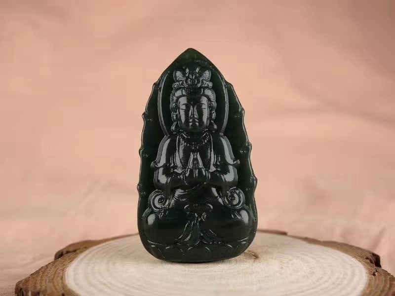 An Exquisite Cyan jade Statue of Avalokitesvara Pendant (1 of 5)