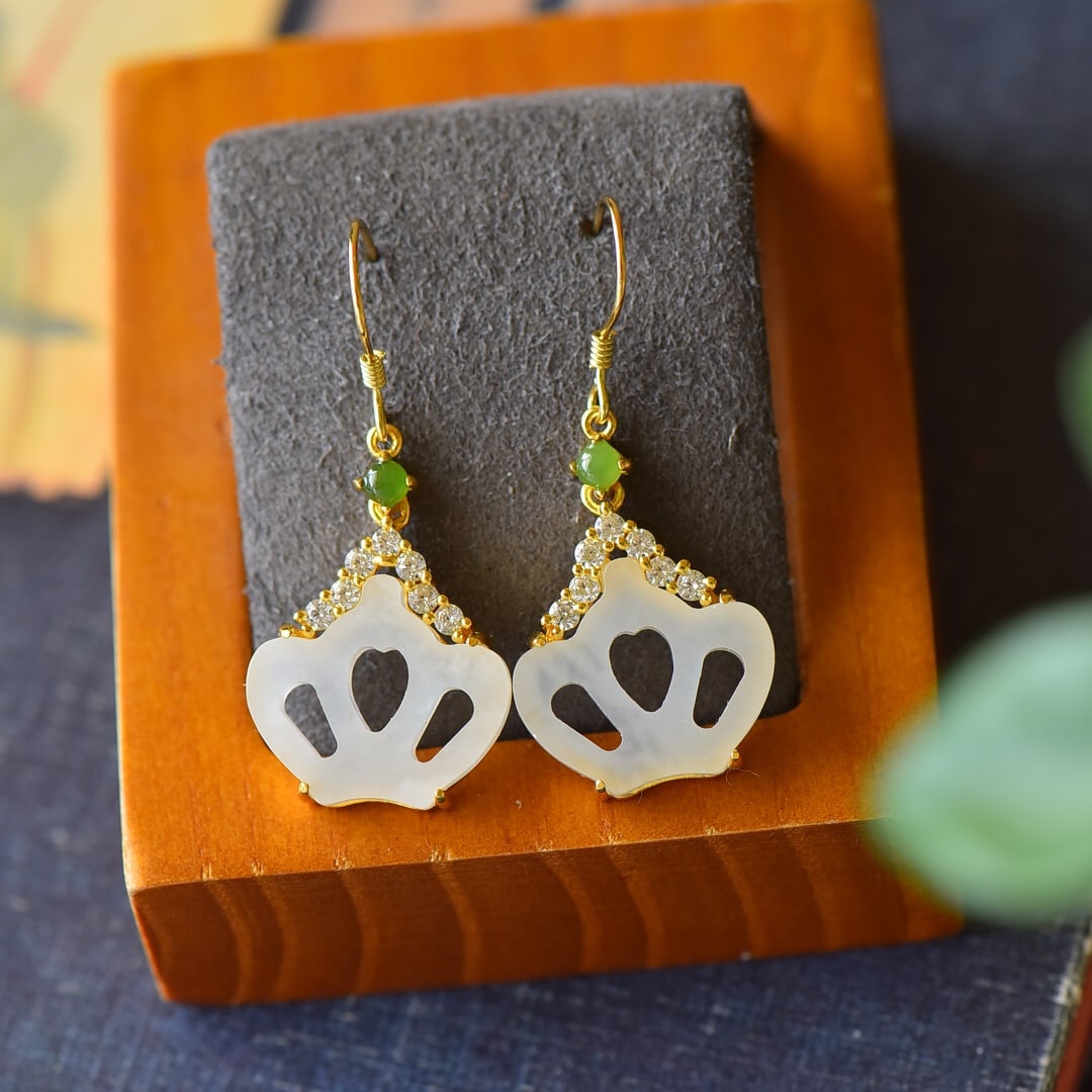 A Pair of Exquisite Sterling Silver-Gold Plated Inlaid White Jade Earrings,Inlaid Diamond: A Pair of Exquisite Sterling Silver-Gold Plated Inlaid White Jade Earrings,Inlaid Diamond,Size:0.7inx1.5in 一对纯银镀金镶白玉耳环,
