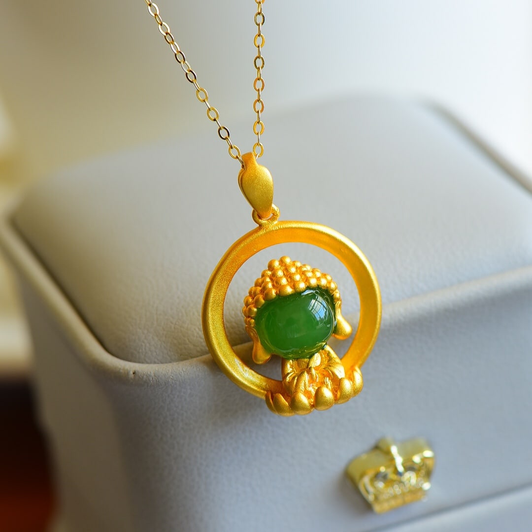 An Exquisite Sterling Silver-Gold Plated Inlaid Jasper Pendant: An Exquisite Sterling Silver-Gold Plated Inlaid Jasper Pendant 纯银镀金镶碧玉项链