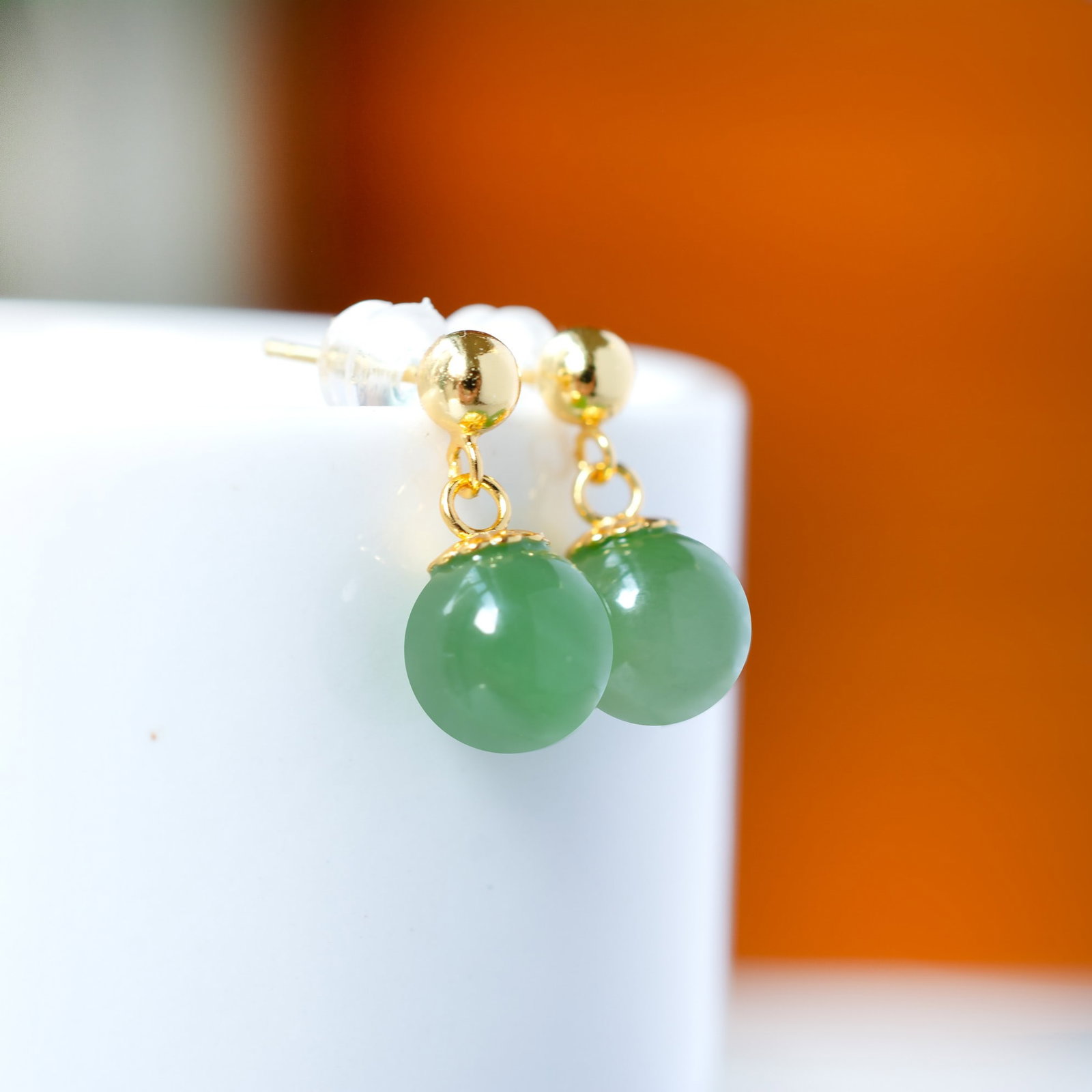 A Pair of Exquisite Sterling Silver-Gold Plated Inlaid Jasper Earrings: A Pair of Exquisite Sterling Silver-Gold Plated Inlaid Jasper Earrings,Size:0.3inx0.3in 一对纯银镀金镶碧玉耳环