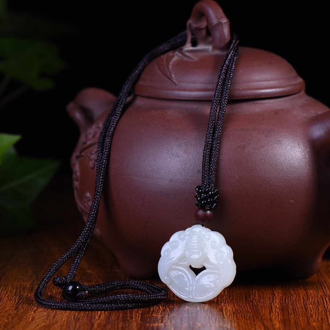 An Exquisite White Jade Bats Pattern Pendant - 4