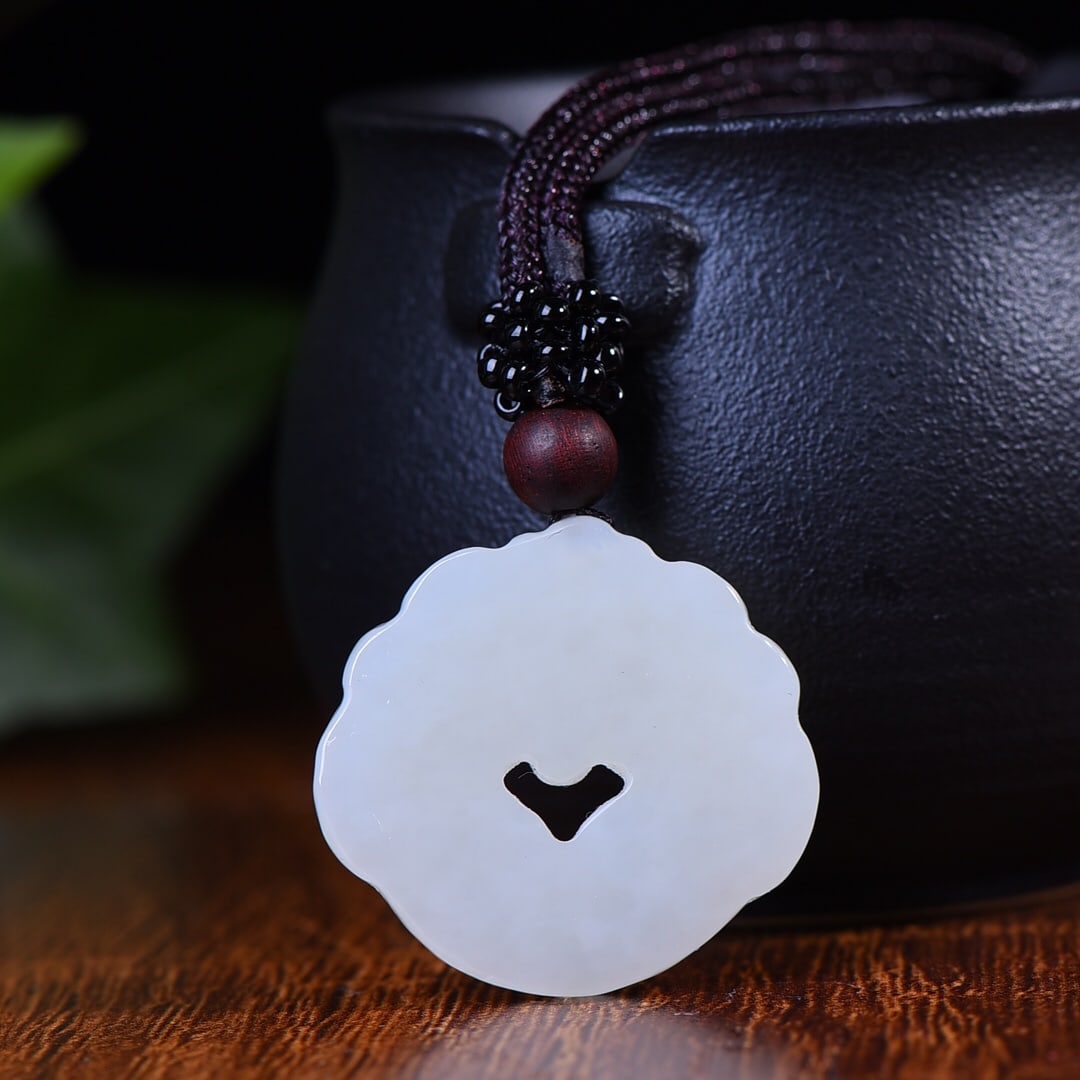 An Exquisite White Jade Bats Pattern Pendant - 5