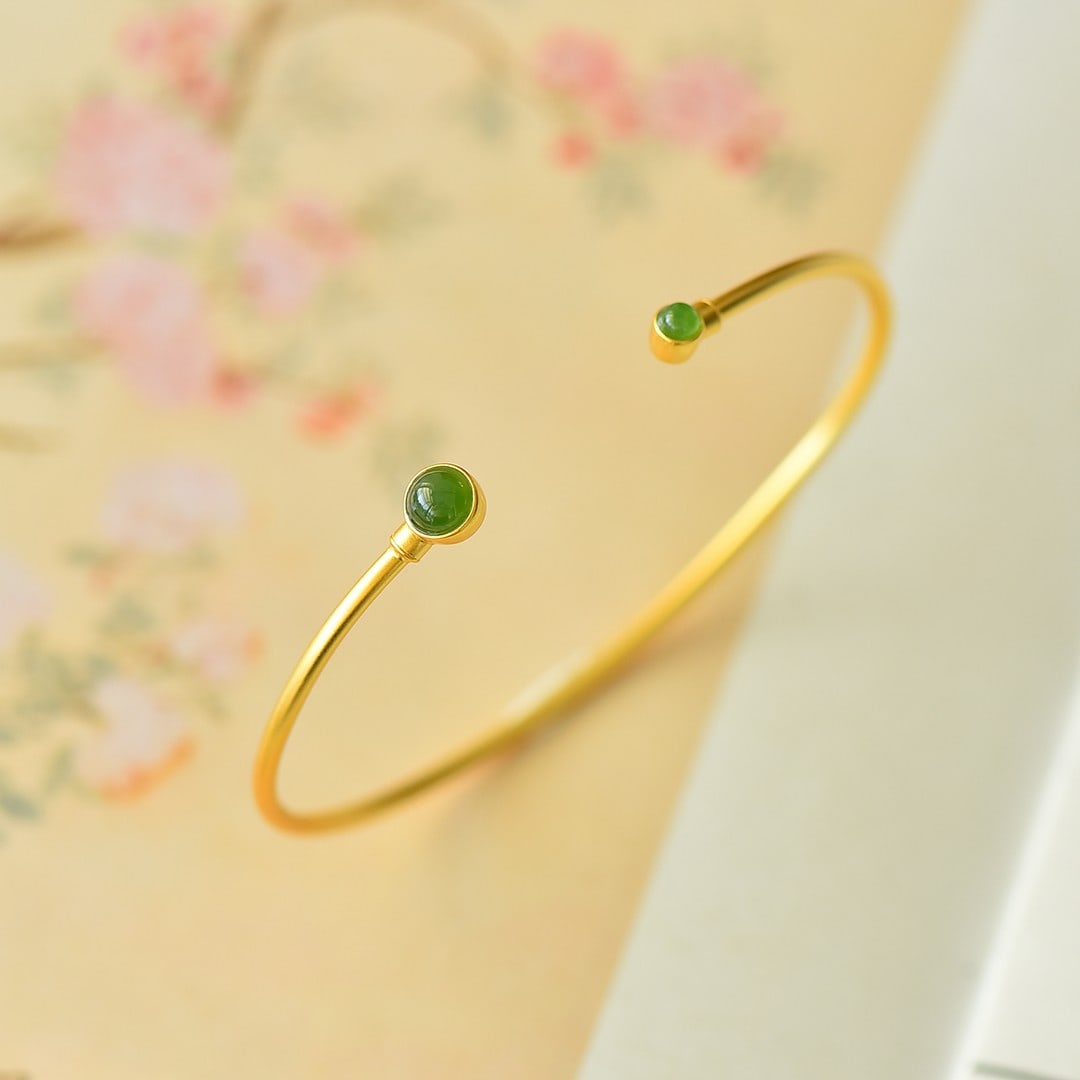 An Exquisite Sterling Silver-Gold Plated Inlaid Jasper Bracelet: An Exquisite Sterling Silver-Gold Plated Inlaid Jasper Bracelet 纯银镀金镶碧玉手镯