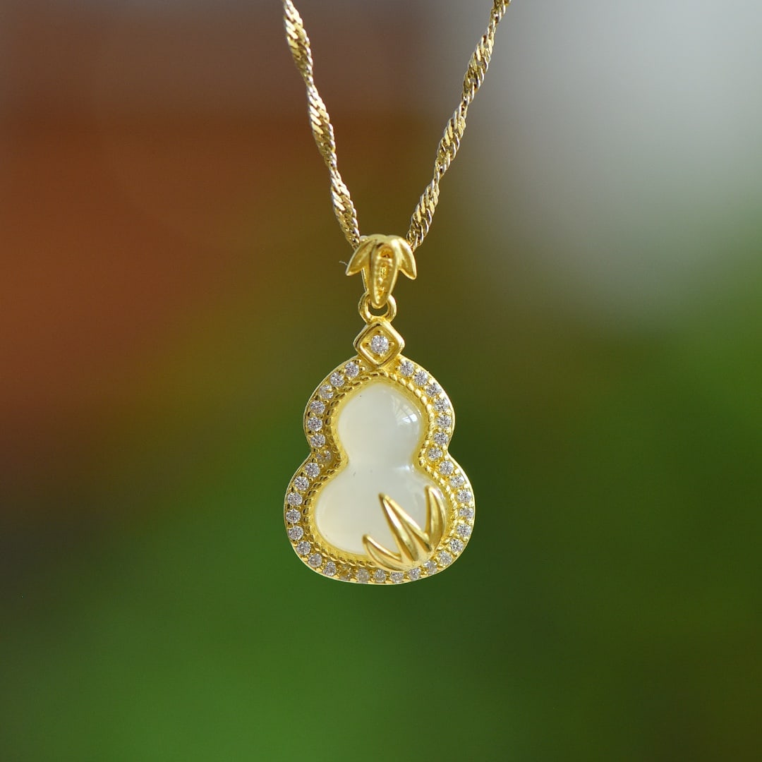 An Exquisite Sterling Silver-Gold Plated Inlaid White Jade Gourd Pendant: An Exquisite Sterling Silver-Gold Plated Inlaid White Jade Gourd Pendant, 纯银镀金镶白玉葫芦吊坠