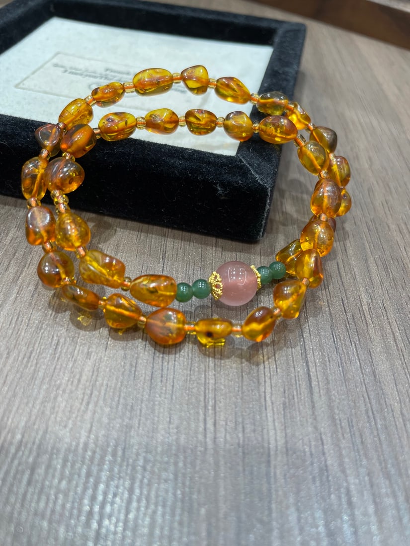 An Exquisite Amber Bracelet - 3