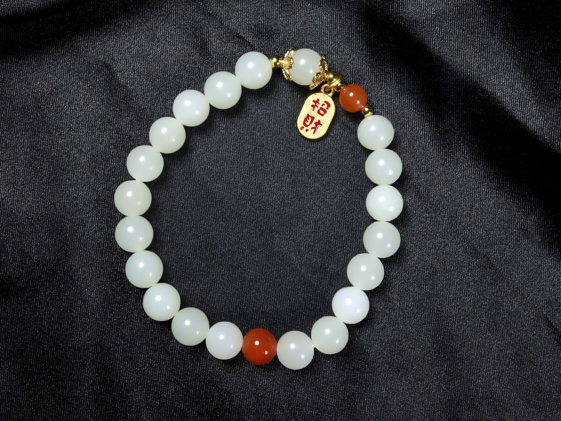 An Exquisite White Jade Bracelets: An Exquisite White Jade Bracelet,Size:(bead)0.3in 白玉手链