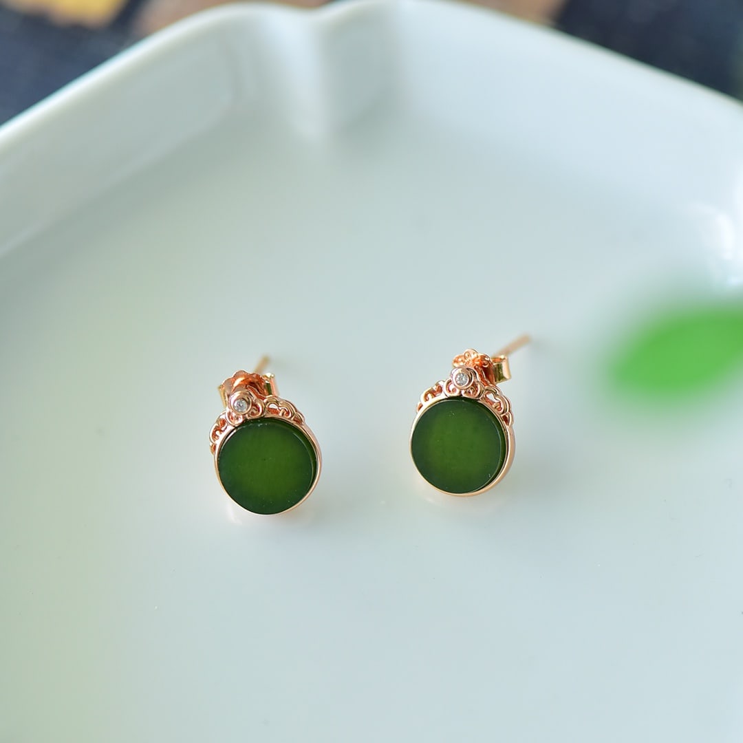 A Pair of Exquisite Sterling Silver-Gold Plated Inlaid Jasper Earrings: A Pair of Exquisite Sterling Silver-Gold Plated Inlaid Jasper Earrings,Size:0.4inx0.4in 一对纯银镀金镶碧玉耳环