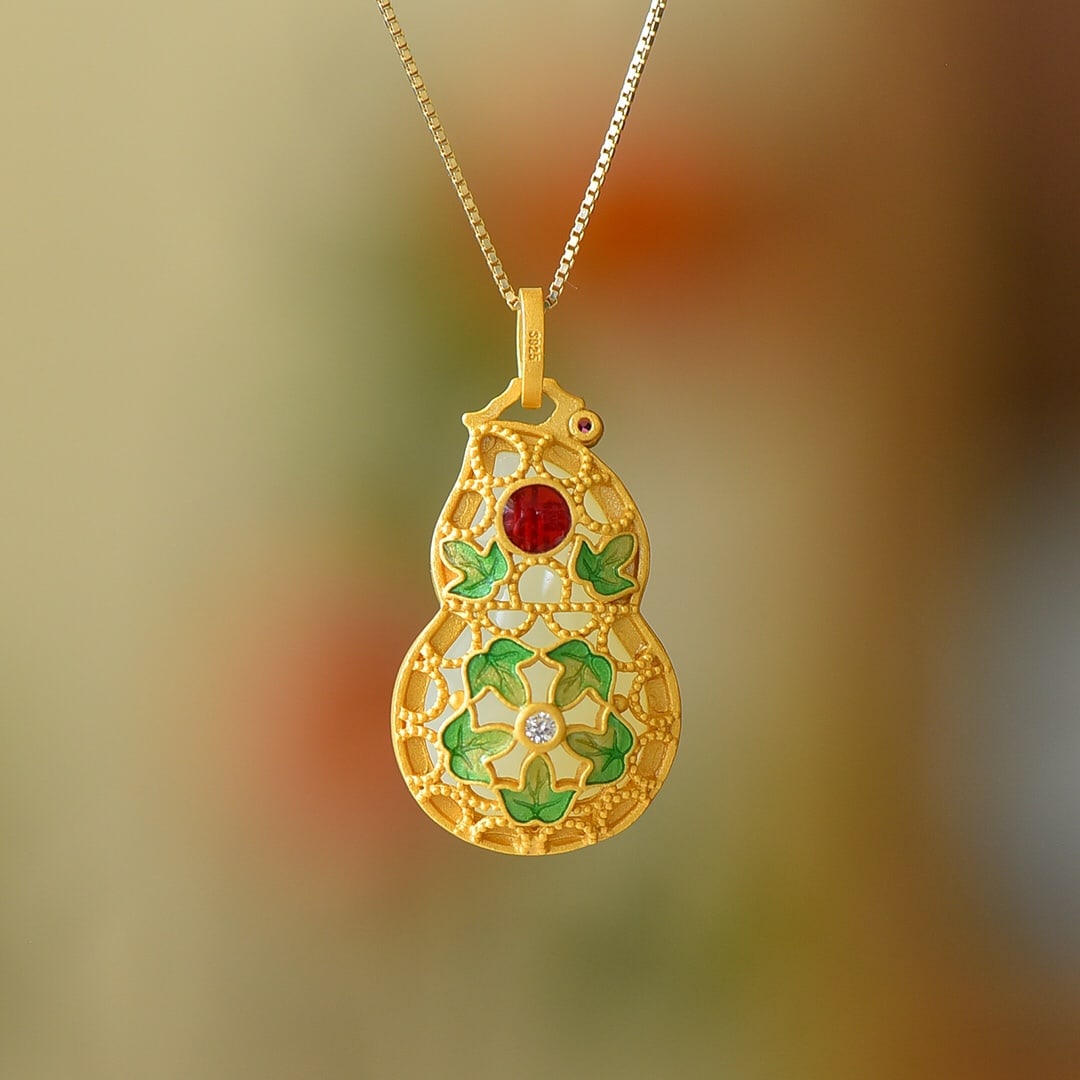 An Exquisite Sterling Silver-Gold Plated Inlaid White Jade Pendant: An Exquisite Sterling Silver-Gold Plated Inlaid White Jade Pendant 纯银镀金镶白玉吊坠