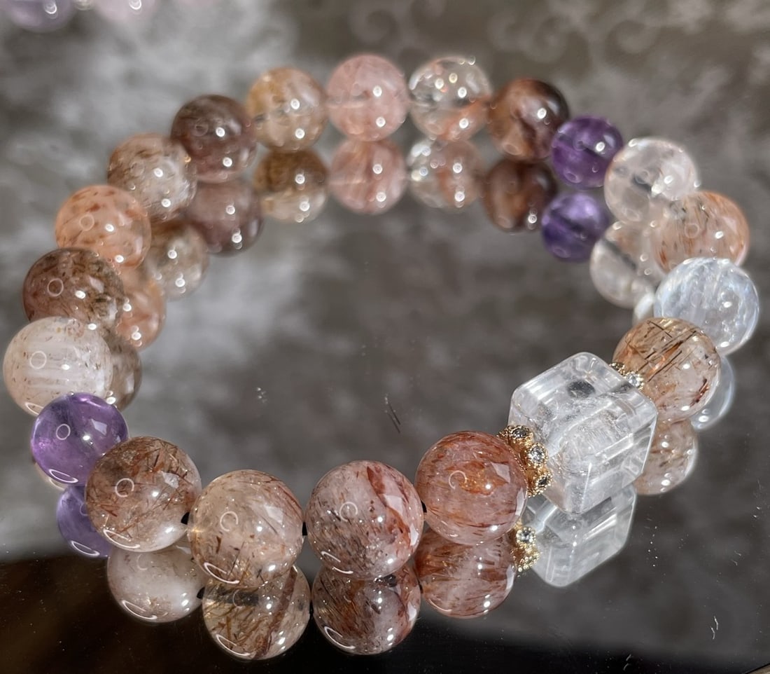 An Exquisite Crystal Bracelet - 2