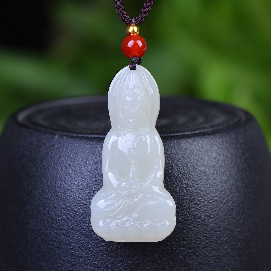 An Exquisite White Jade Statue of Avalokitesvara Pendant: An Exquisite White Jade Statue of Avalokitesvara Pendant,Size:1.7inx0.8in 白玉观音像挂件