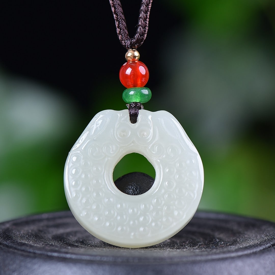 An Exquisite White Jade Dragon Pattern Pendant: An Exquisite White Jade Dragon Pattern Pendant,Size:1inx1.1in 白玉龙纹挂件
