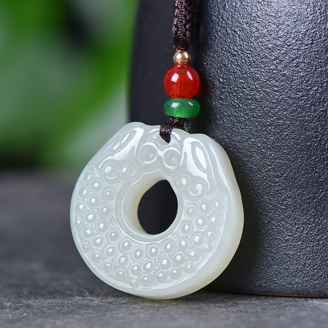 An Exquisite White Jade Dragon Pattern Pendant - 2