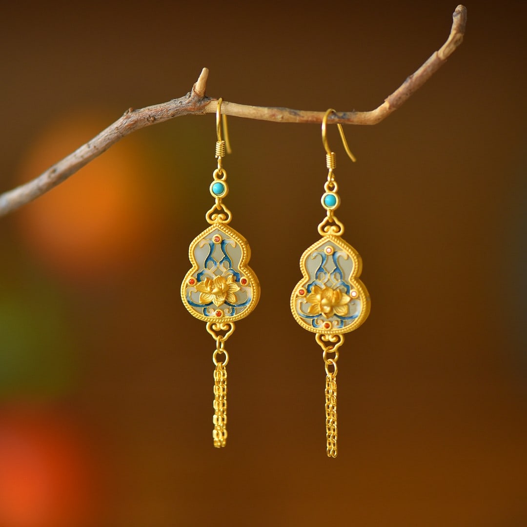 A Pair of Exquisite Sterling Silver-Gold Plated Inlaid White Jade Earrings: A Pair of Exquisite Sterling Silver-Gold Plated Inlaid White Jade Earrings 一对纯银镀金镶白玉耳环