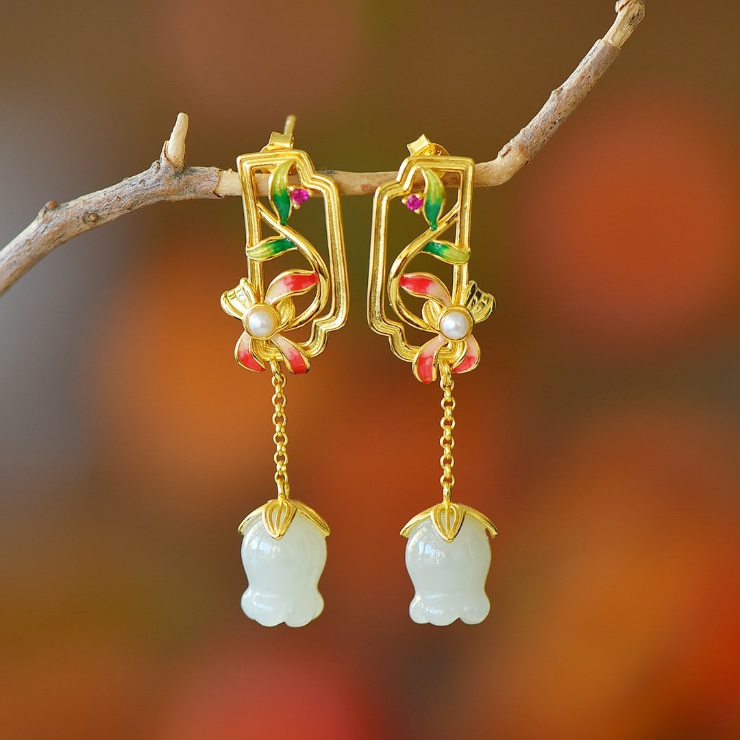A Pair of Exquisite Sterling Silver-Gold Plated Inlaid White Jade Earrings: A Pair of Exquisite Sterling Silver-Gold Plated Inlaid White Jade Earrings 一对纯银镀金镶白玉耳环