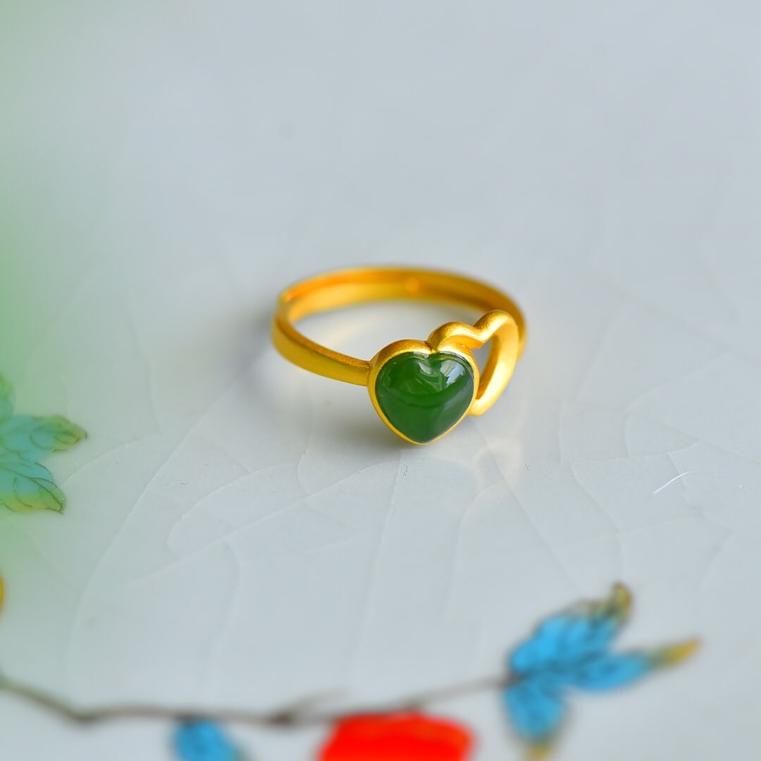 An Exquisite Sterling Silver-Gold Plated Inlaid Jasper Ring: An Exquisite Sterling Silver-Gold Plated Inlaid Jasper Ring 纯银镀金镶碧玉戒指