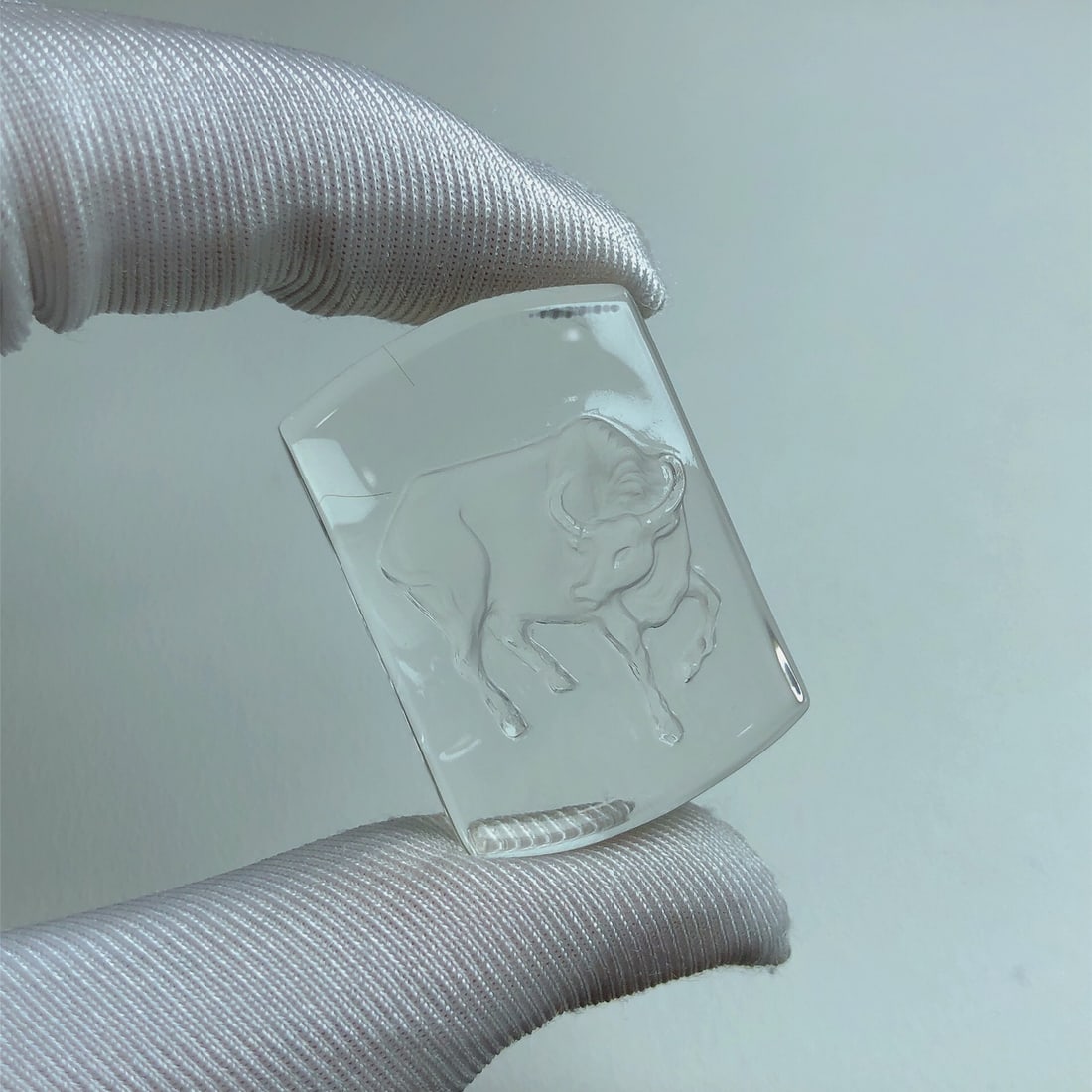 An Exquisite Crystal Buffalo Pattern Pendant - 2