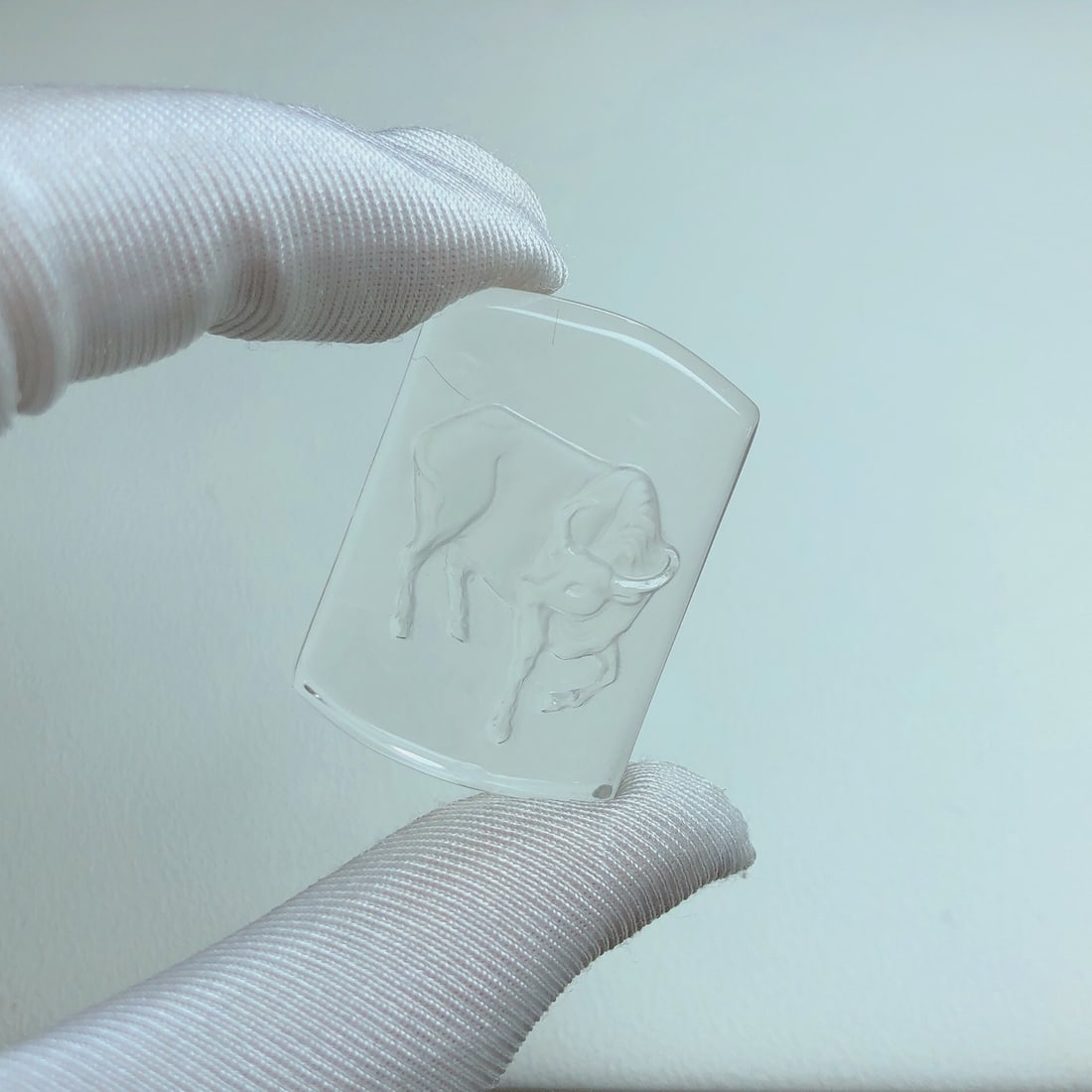 An Exquisite Crystal Buffalo Pattern Pendant - 3