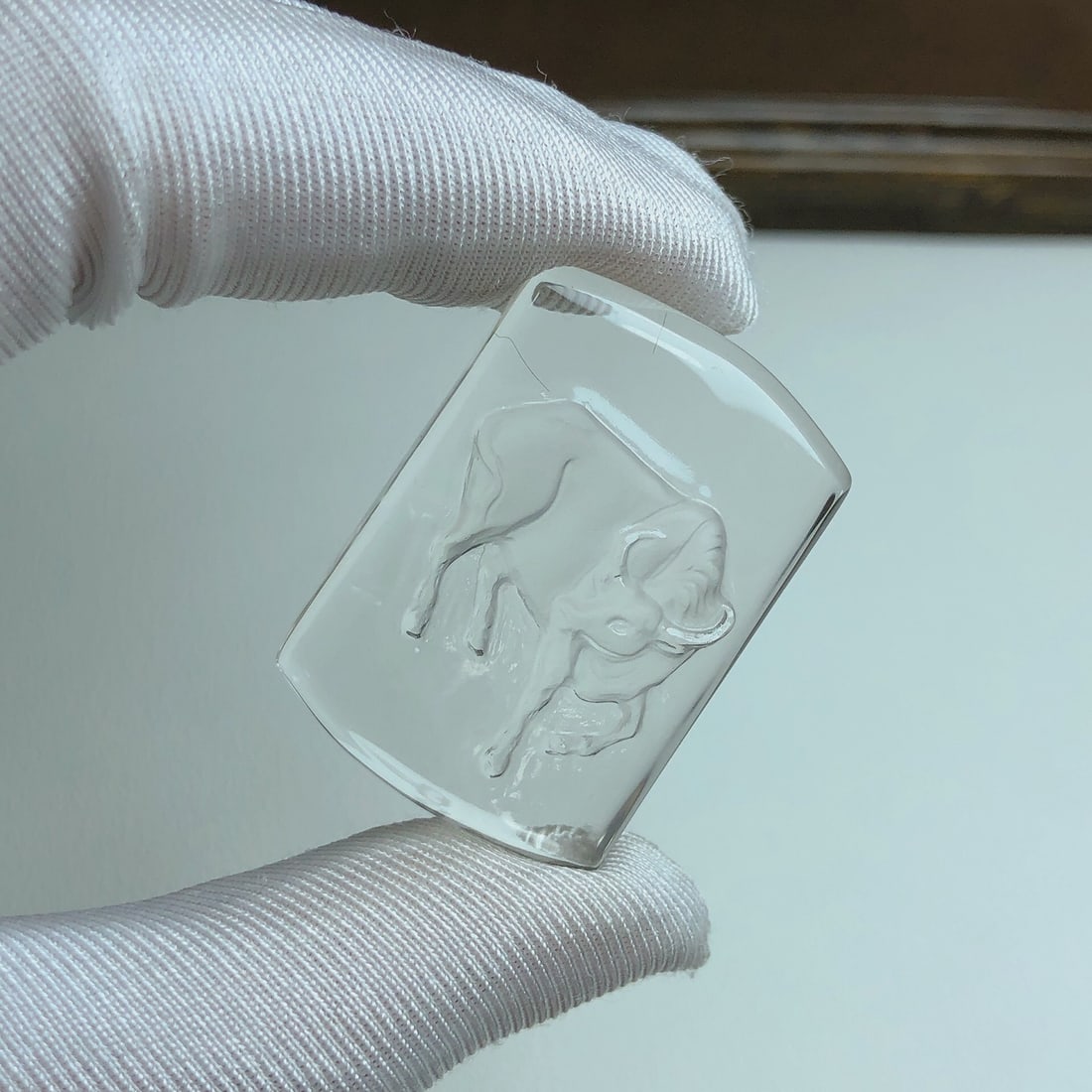 An Exquisite Crystal Buffalo Pattern Pendant - 5