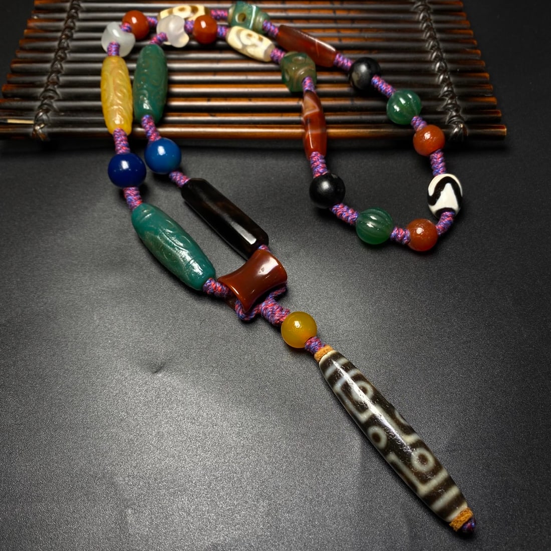 A Precious Agate Necklace - 2