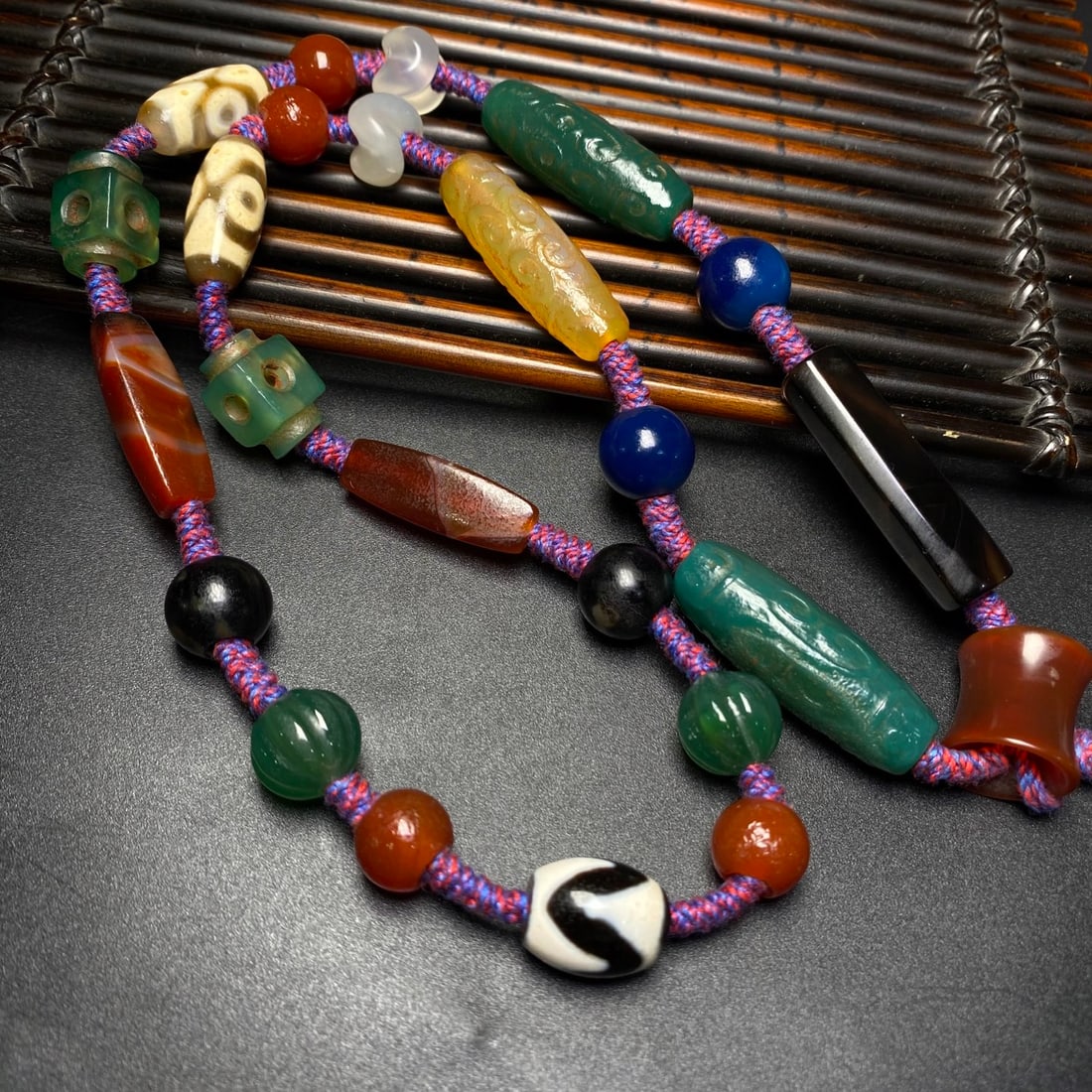 A Precious Agate Necklace - 6