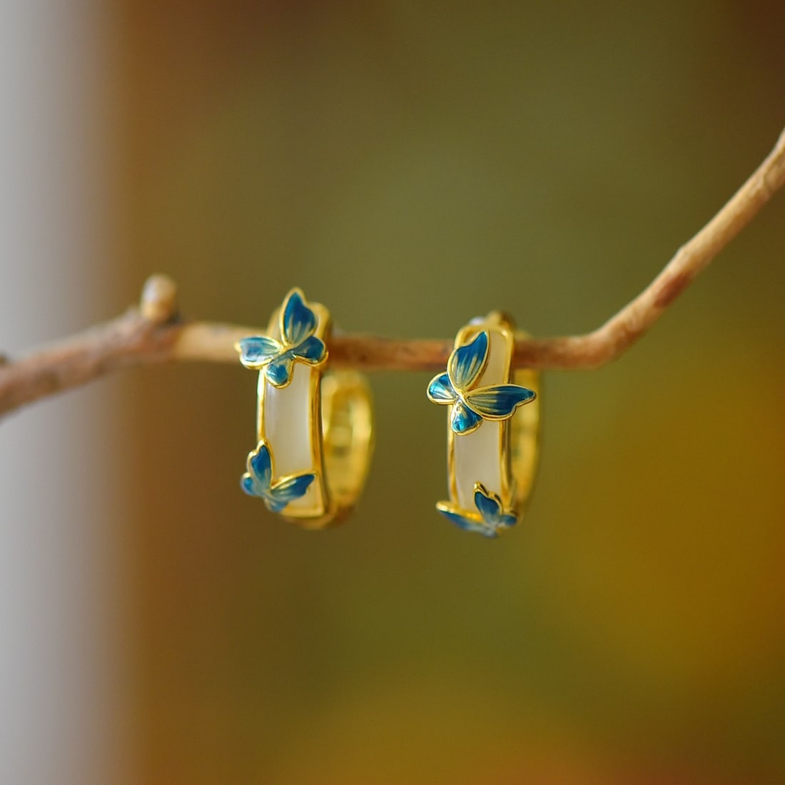 A Pair of Exquisite Sterling Silver Inlaid White Jade Butterfly Pattern Earrings: A Pair of Exquisite Sterling Silver Inlaid White Jade Butterfly Pattern Earrings,Size:0.1inx0.6in 一对纯银镶白玉蝴蝶纹耳环