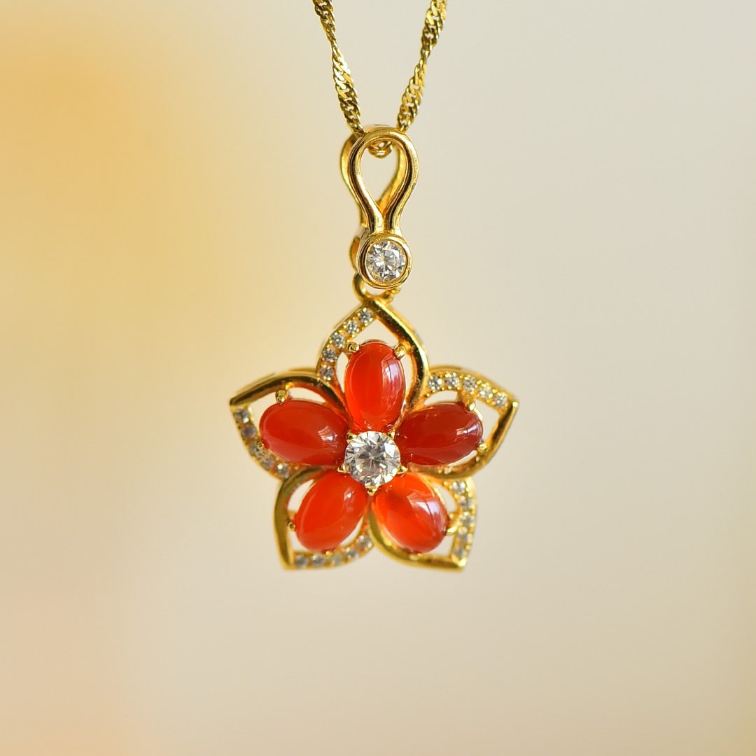 An Exquisite Sterling Silver-Gold Plated Inlaid Agate Pendant: An Exquisite Sterling Silver-Gold Plated Inlaid Agate Pendant,Size:0.2inx0.2in 纯银镀金镶玛瑙吊坠