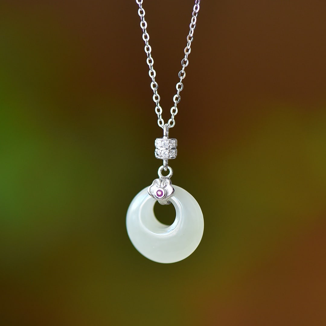 An Exquisite Sterling Silver Inlaid White Jade Pendant: An Exquisite Sterling Silver Inlaid White Jade Pendant,Size:0.6inx0.6in 纯银镶白玉吊坠