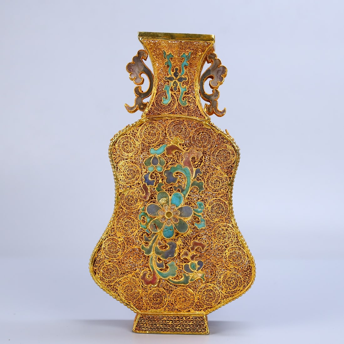 A Exquisite Filigree Vase: A Exquisite Filigree Vase,Qing Dynasty, China,Qianlong Four-character Mark,Size:10.2inx5.7inx2in,Weight:1445g 掐丝花瓶,中国清代,乾隆四