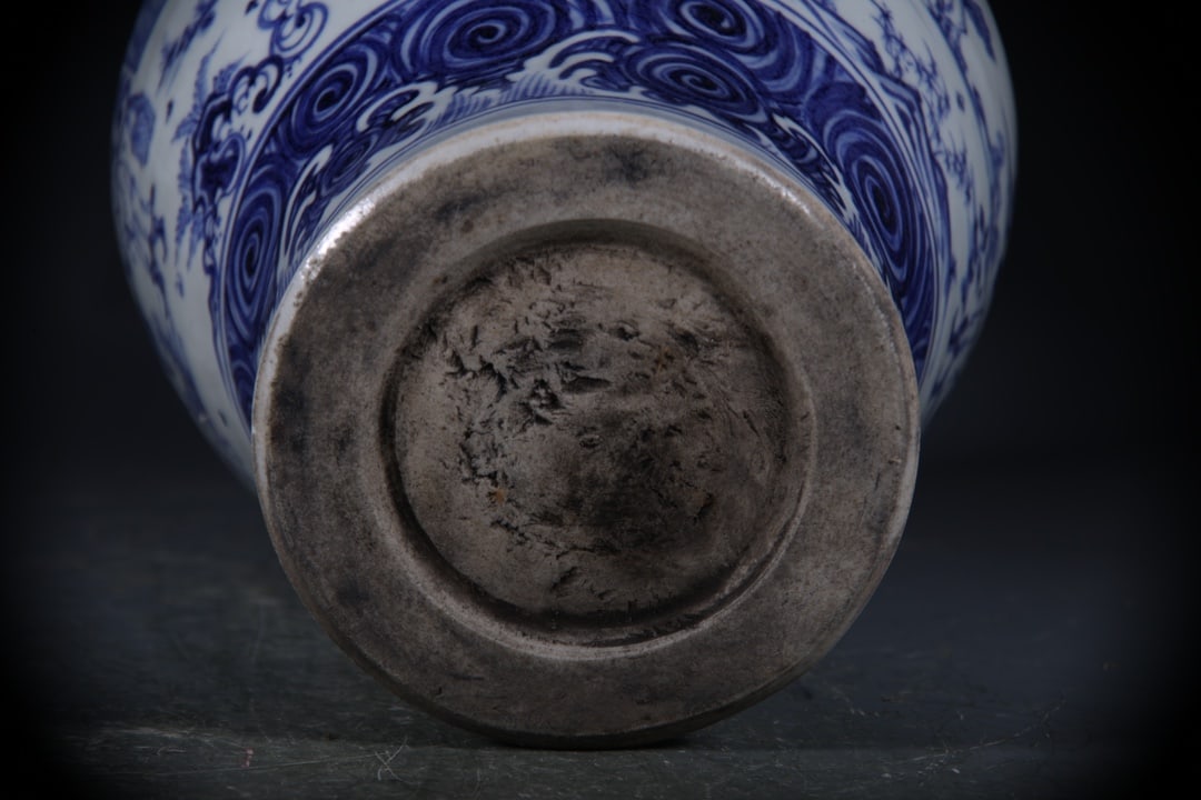 Blue and White Figures Pattern Vase - 8