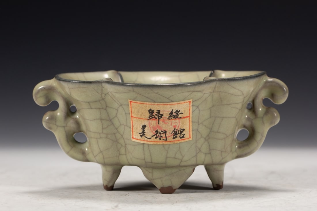 A Exquisite Ru Yao Double-Ears Quadruped Washer: A Exquisite Ru Yao Double-Ears Quadruped Washer,Song Dynasty, China,Size:6.7inx4.7inx3in,Weight:440g 汝窑双耳四足洗,中国宋代