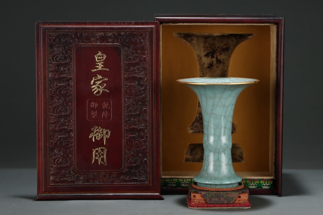 A Exquisite Guan yao Gold Wrapped ice Crackle Pattern Vase (1 of 9)