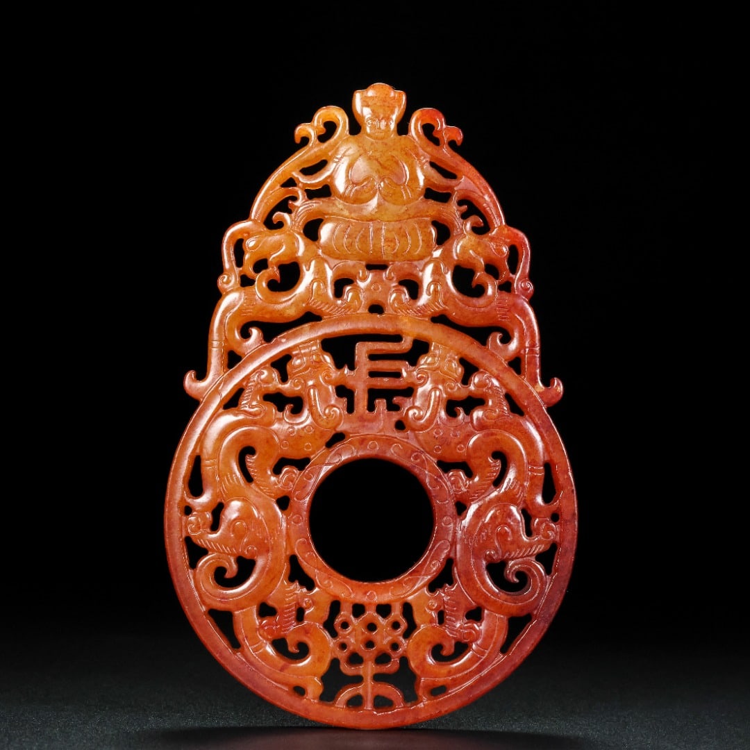 A Exquisite Hotan Jade Dragon Pattern Jade Bi: A Exquisite Hotan Jade Dragon Pattern Jade Bi,Hang Dynasty, China,Size:3.1inx0.3inx5in,Weight:115g 和田玉龙纹玉璧,中国汉代