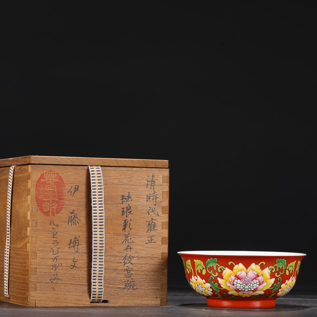 A Exquisite Enamel Flower Pattern Bowl: A Exquisite Enamel Flower Pattern Bowl.Qing Dynasty, China.Yongzheng Four-character Mark.Size:2.4inx5.5in 