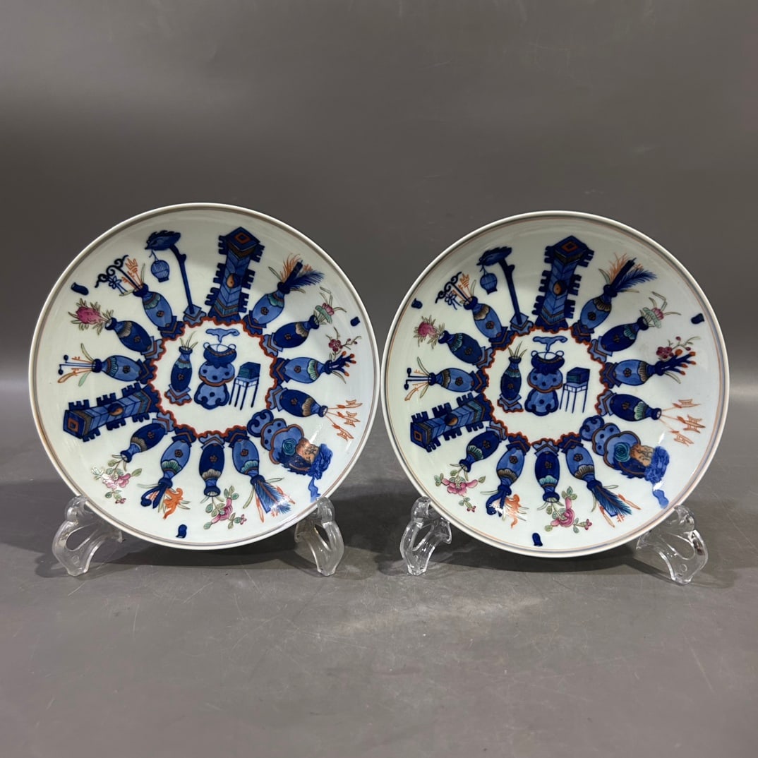 A Exquisite Blue and White Archaistic Pattern Plate (1 of 7)