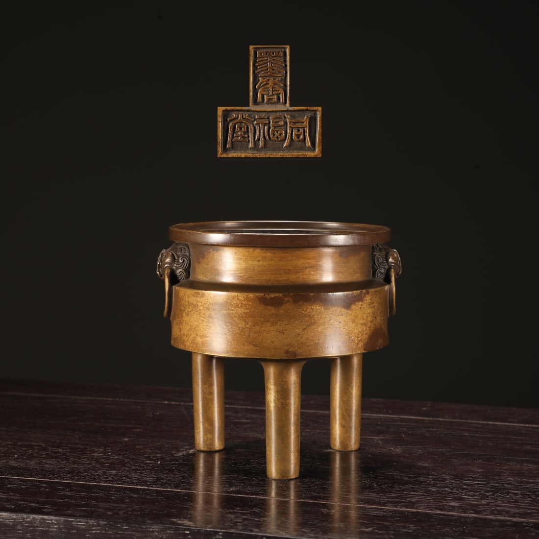 A Exquisite Coppery Tripod Censer: A Exquisite Coppery Tripod Censer,Qing Dynasty,China,With Mark,Size:4.6inx4.3inx5in,Weight:1100g 铜三足炉,中国清代,带款