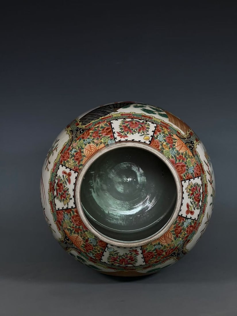 A Exquisite Guangcai Figures Pattern Vase - 7