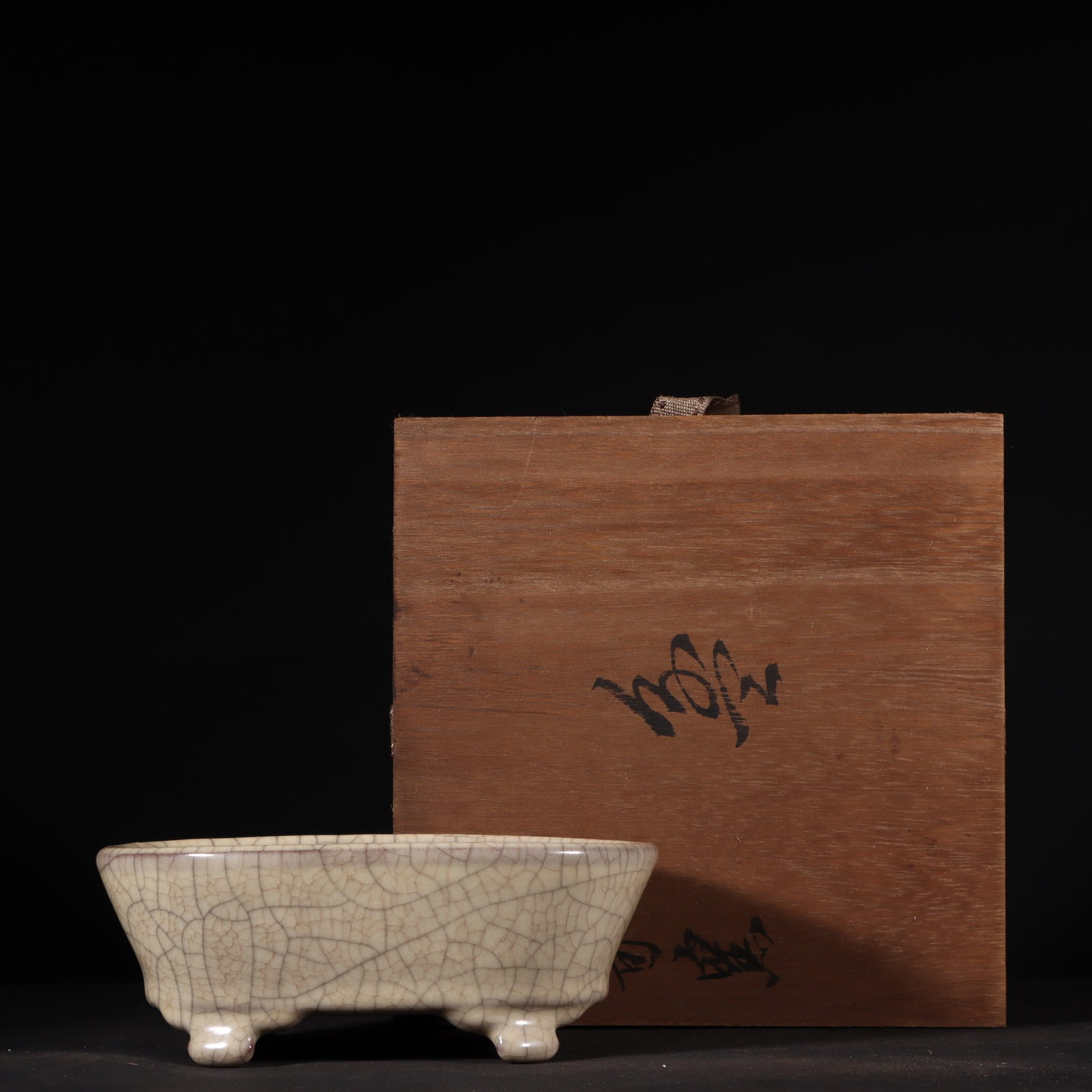 A Exquisite Ge yao Flowerpot (1 of 9)