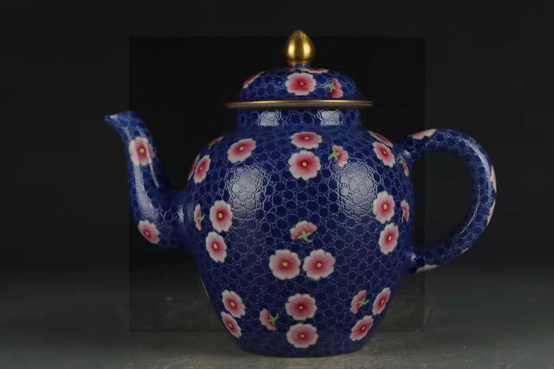 A Exquisite Cloisonne Famille-Rose Flower Pattern Jar (1 of 9)