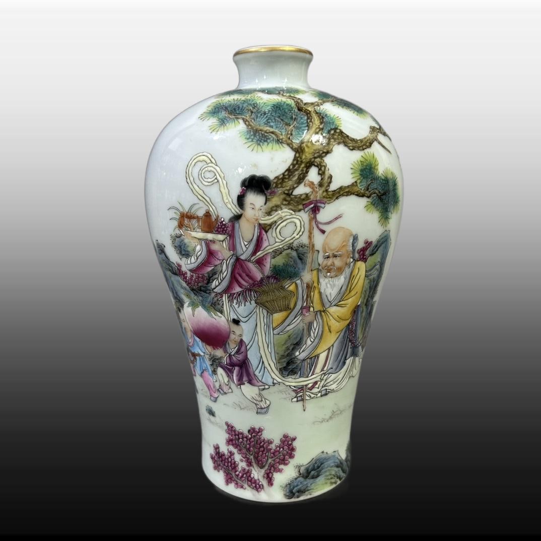 A Exquisite Famille-Rose Figures Pattern Vase: A Exquisite Famille-Rose Figures Pattern Vase,Qing Dynasty, China,Yongzheng Six-character Mark,Size:4.1inx8.3in 