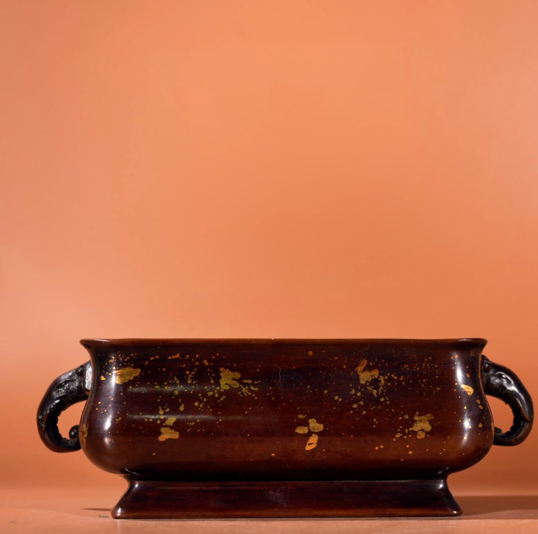 A Exquisite Gilt Bronze Beast-Ears Censer: A Exquisite Gilt Bronze Beast-Ears Censer,Ming Dynasty, China,Xuande Six-character Mark,Size:2.4inx5.4inx4.1in,Weight:1675g 紫铜鎏金兽耳炉,中国