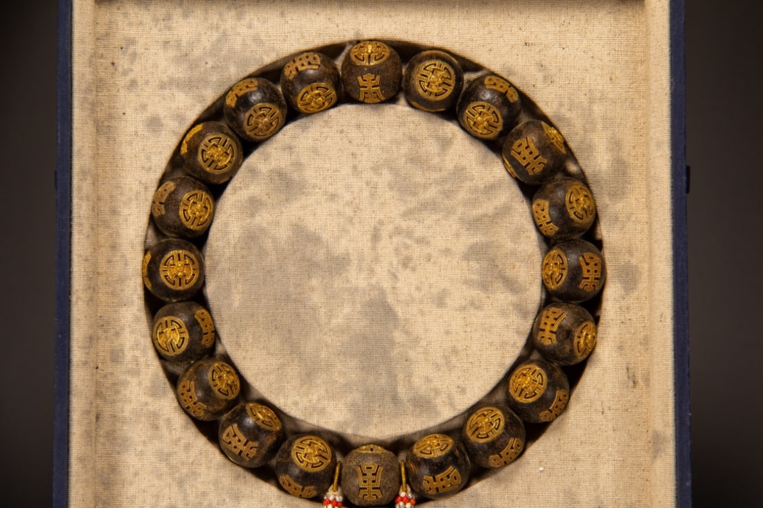 A Exquisite Eaglewood Bracelets - 2