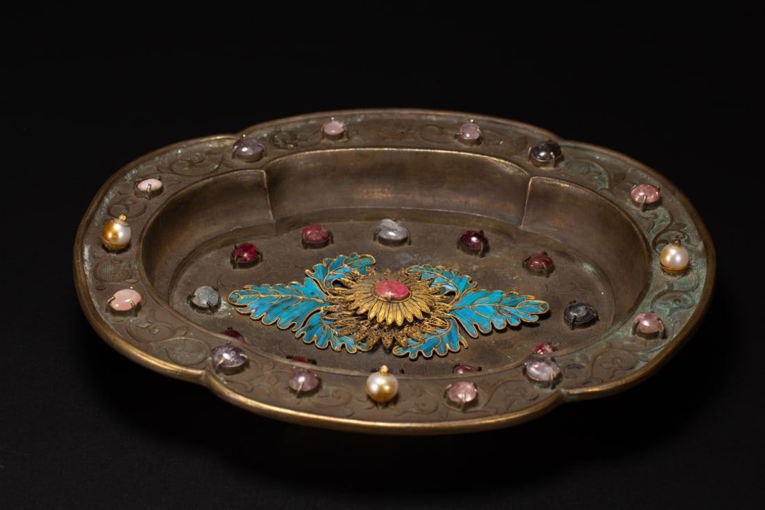 A Exquisite Bronze Inlaid Gems Plate: A Exquisite Bronze Inlaid Gems Plate,Qing Dynasty, China,Size:6.5inx1.6in,Weight:450g 铜嵌宝石盘,中国清代
