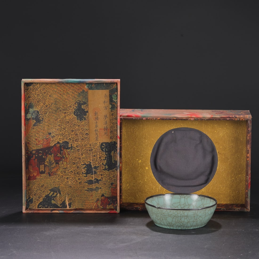 A Exquisite Guan yao Celadon Glzed Brush Washer: A Exquisite Guan yao Celadon Glzed Brush Washer.Song Dynasty, China.With Mark.Size:2.2inx6.7in 官窑青釉洗,中国宋代,带款