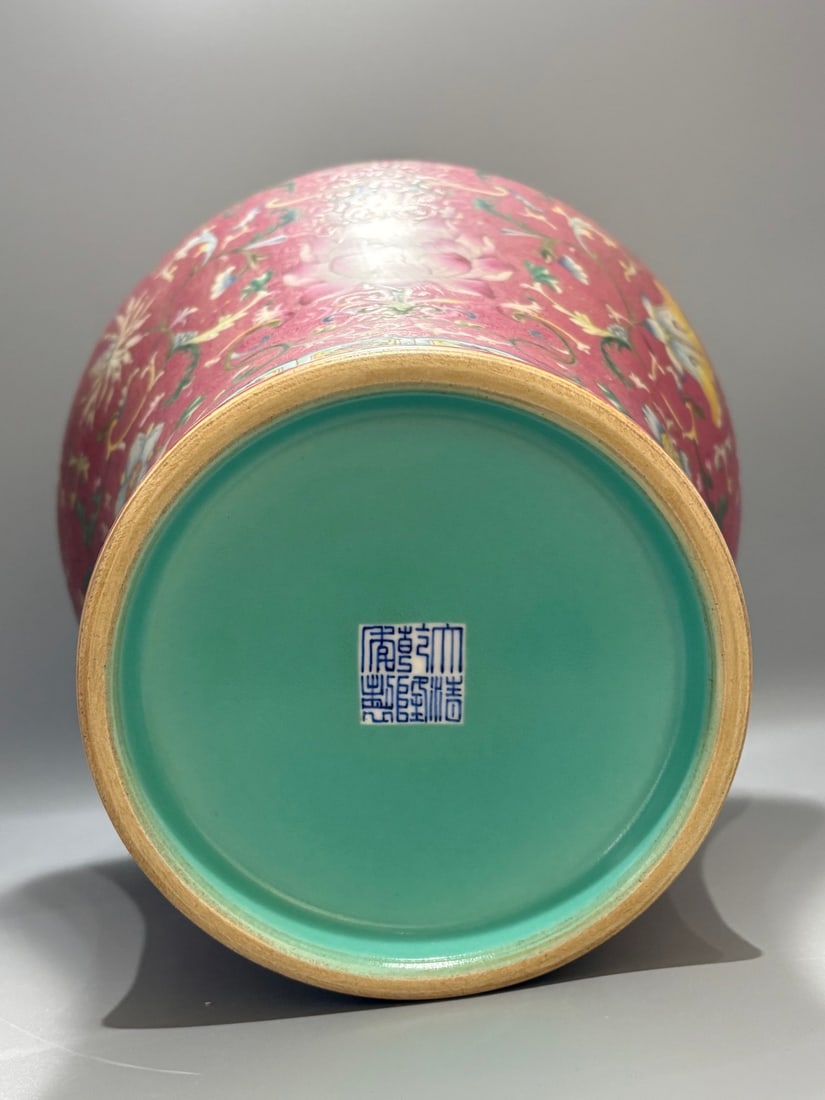 A Exquisite Ruby Red Ground Lotus Pattern Vase - 5