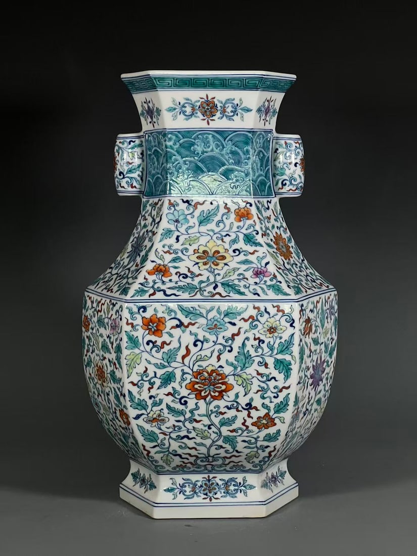 A Exquisite Doucai Lotus Pattern Vase - 3