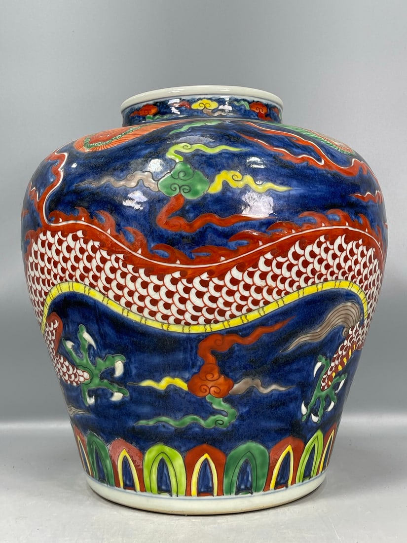 A Exquisite Wucai Dragon pattern Jar - 2