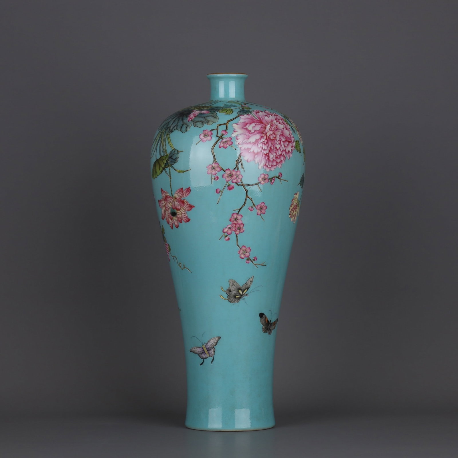 A Exquisite Turquoise-Glazed Famille-Rose Flower Pattern Vase (1 of 9)