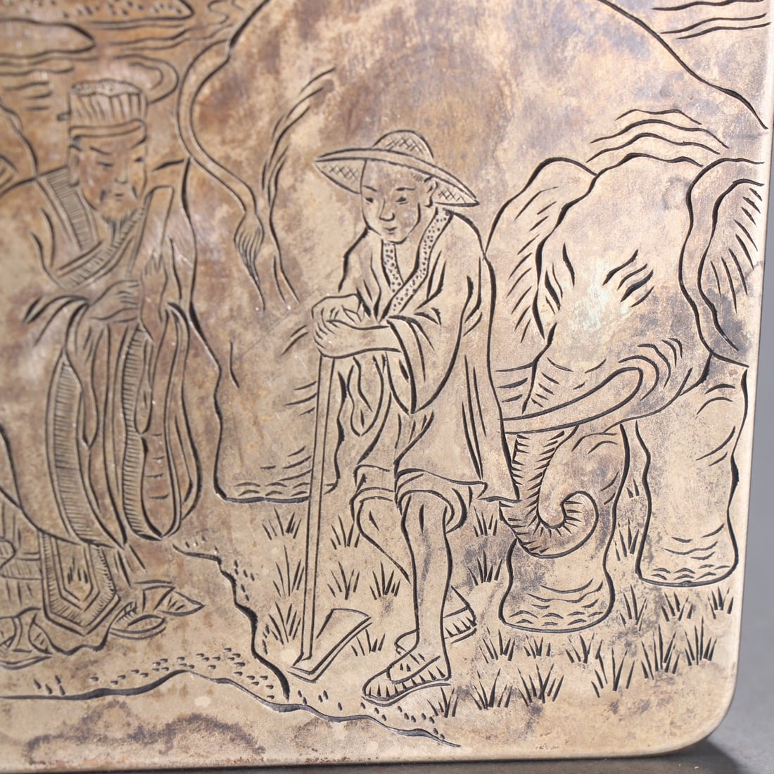 A Exquisite Coppery Figures Pattern Box - 4