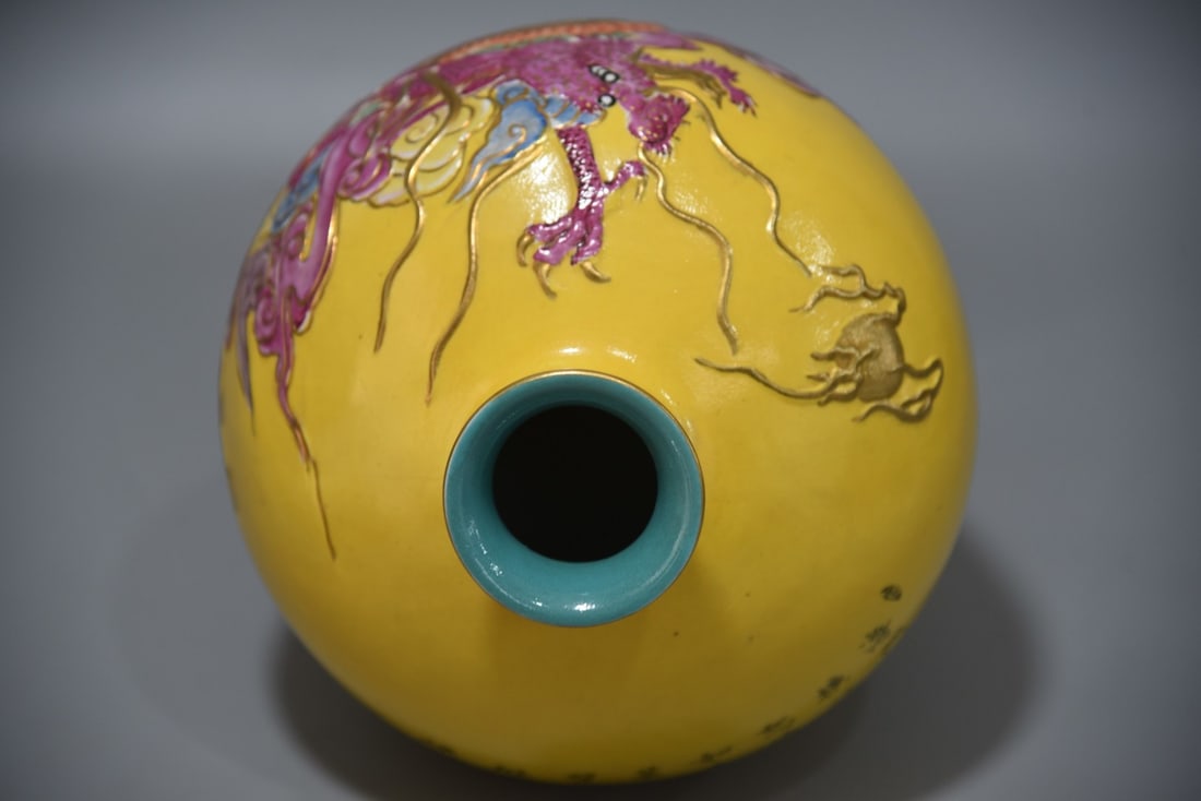 A Exquisite Yellow Ground Dragon Pattern Vase - 5